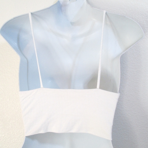 White Ribbed V Neck Crop Tank - Picture 4 of 4